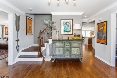 49 Magna Dr, Gillette, NJ 07933-1416