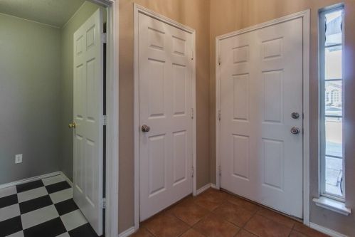 2013 Castleview Dr, Fort Worth TX  76120-5077 exterior