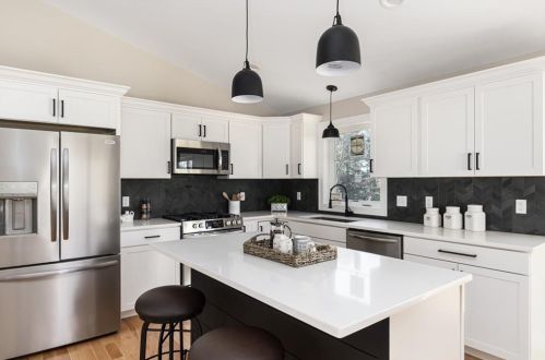 23 Vaughn Hollow Rd, Coventry, RI 02827-1913