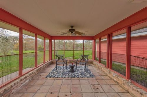 2029 Pond Shore Dr, Angleton TX 77515-7483 exterior