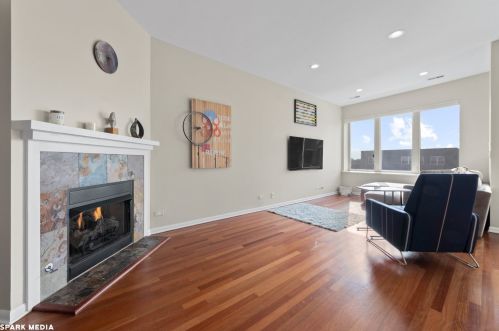 4913 Lincoln Ave, Chicago, IL 60625-2609