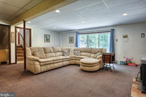 2122 Walnut Bottom Rd, Carlisle PA 17015-9122 exterior