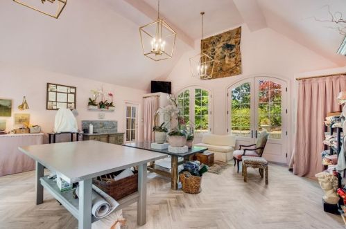 3229 Arden Rd, Atlanta GA  30305-1936 exterior