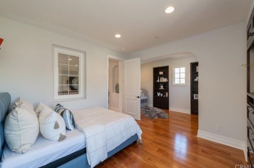 37 Blue Smt, Irvine CA  92603-0168 exterior