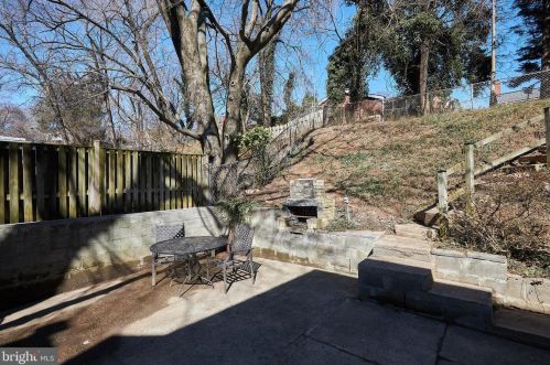 221 Dl Dr, Silver Spring MD 20910-1501 exterior