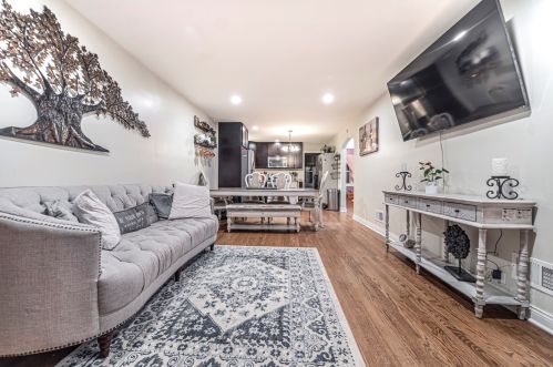 5926 Keeler Ave, Chicago, IL 60629-4919