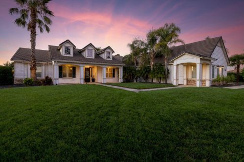 9897 Silvergate Ln, Elk Grove, CA 95624-3992