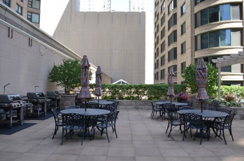 400 Ohio St, Chicago IL  60654-4542 exterior
