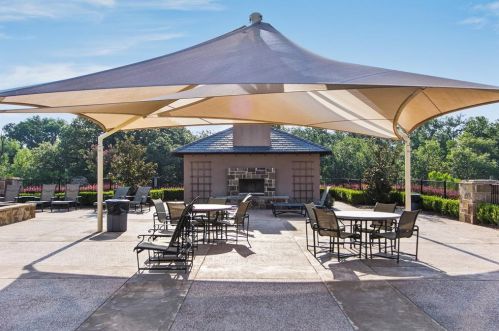 2225 Longwood Dr, Carrollton TX 75010-4911 exterior