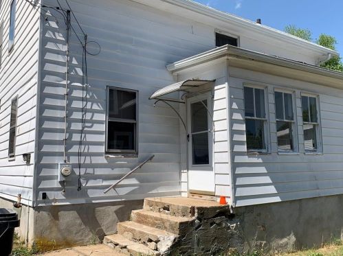 31 Summit Ave, Coventry, RI 02816-7845