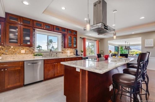 84 Lawai St, Honolulu, HI 96825-2118