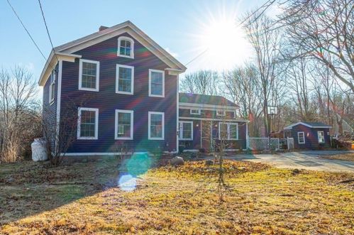 70 Iron St, Gales Ferry, CT 06339-1519