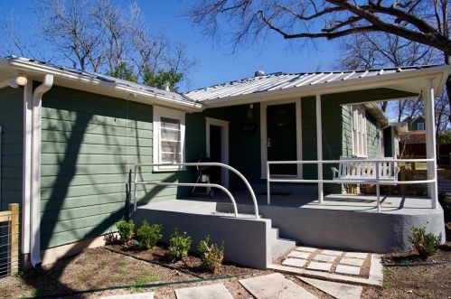 4607 Evans Ave, Austin TX  78751-3208 exterior