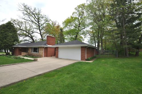 1009 Laursen Ct, Antioch, IL 60002-1507