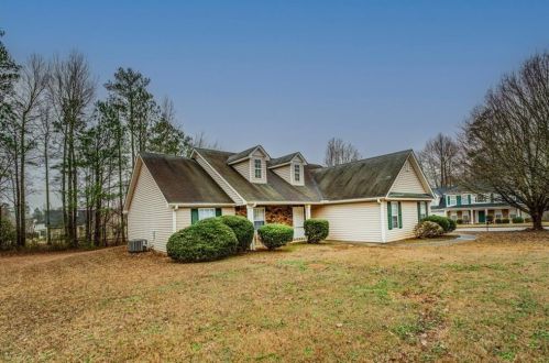 295 Berkshire Dr, Porterdale, GA 30016-7809