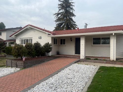 13 Canterbury Dr, Stockton, CA 95207-5705