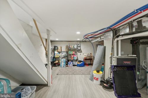 2037 6 St, Philadelphia PA 19140-4528 exterior