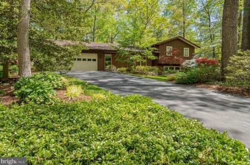11624 Sourwood Ln, Herndon, VA 20191-3043