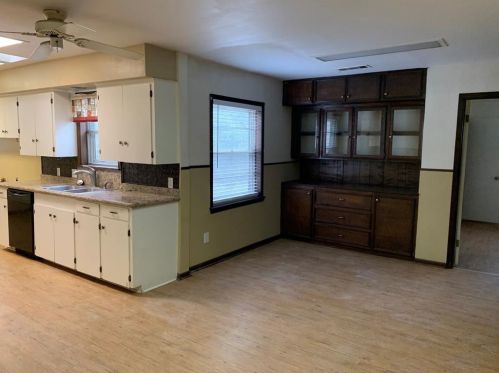 623 Holland St, Bellvue TX  77418-1429 exterior