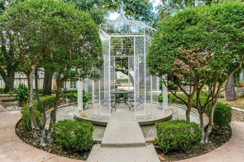 5055 Cedar Springs Rd, Dallas TX  75235-8765 exterior