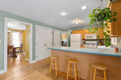 12 Mathes Hill Dr, Dover, NH 03820-4492