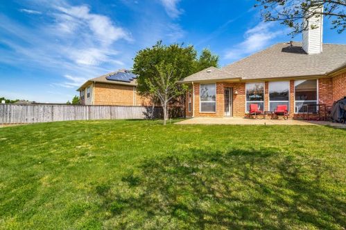 2300 Manchester Ct, Carrollton TX exterior