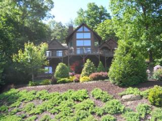 14 High Meadow Dr, Weaverville, NC 28787-8913