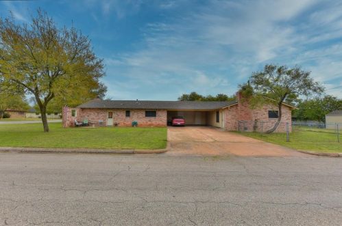 2404 Cottonwood Dr, Georgetown, TX 78628-3213