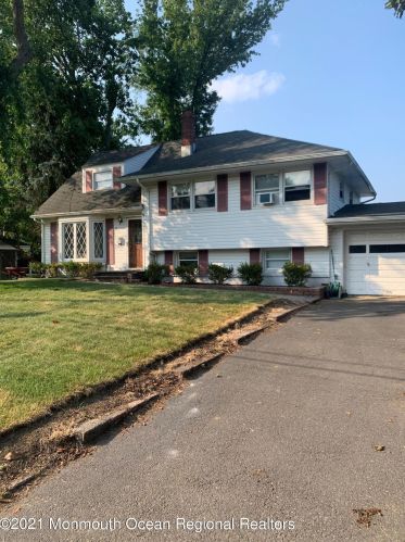 11 Locust Ter, Middletown, NJ 07748-1453