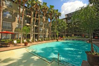 1615 Hermann Dr, Houston TX  77004-7156 exterior