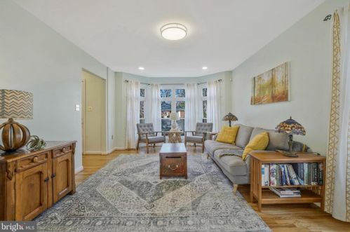 5614 1st St, Arlington, VA 22204-1104