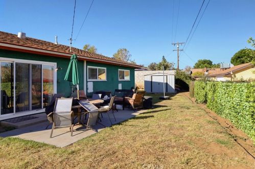 6411 Tournament Dr, Riverside CA  92509-5762 exterior