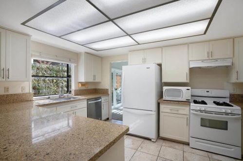 1653 Havenwood Dr, Oceanside, CA 92056-2950