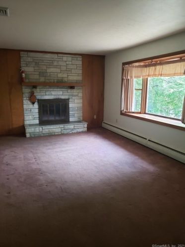 73 Borough St, Torrington, CT 06790-3233