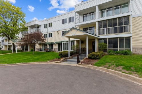 132 Demont Ave, Saint Paul MN  55117-1572 exterior