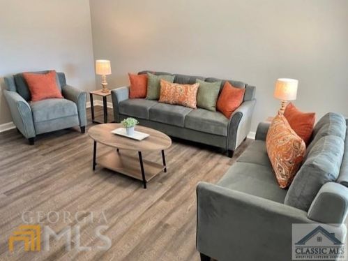 103 Three Rivers Ct, Hull, GA 30646-3381