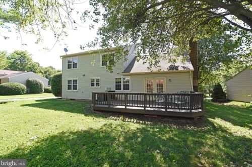 1614 Sadlers Wells Ct, Herndon, VA 20170-2906