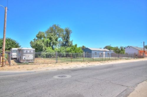215 Amador Ave, Modesto, CA 95358-5662