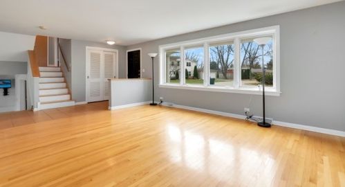 1113 Pfingsten Rd, Glenview, IL 60025-2520