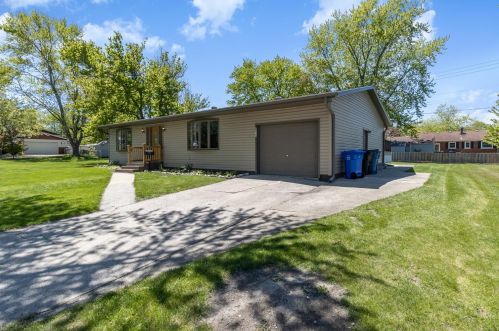 811 East St, Crown Point IN  46307-4906 exterior