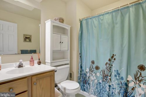 16 Mill Pond Dr, Lancaster PA  17603-7411 exterior