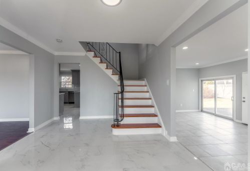 24 Melrose Ave, Piscataway, NJ 08854-5226
