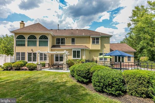 54 Ettl Cir, Princeton NJ  08540-2327 exterior
