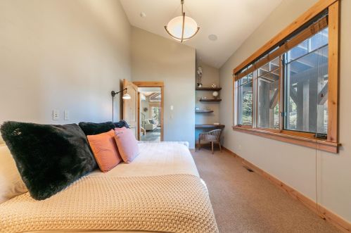 10251 Valmont Trl, Truckee CA  96161-2078 exterior