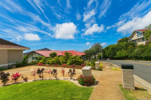 989 Kaluanui Rd, Honolulu HI  96825-1324 exterior