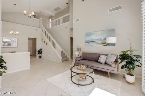 4928 Lazio Way, Calabasas, CA 91377-5570