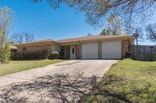 7808 Daniel Dr, Fort Worth, TX 76182-3948