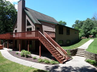 800 Lakewood Greens Dr, Nelson, IL 61021-8194