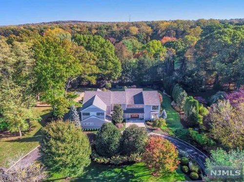 16 Country Club Way, Demarest, NJ 07627-1803