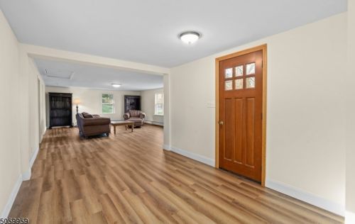 7 Phillips Rd, Fredon, NJ 07860-5457